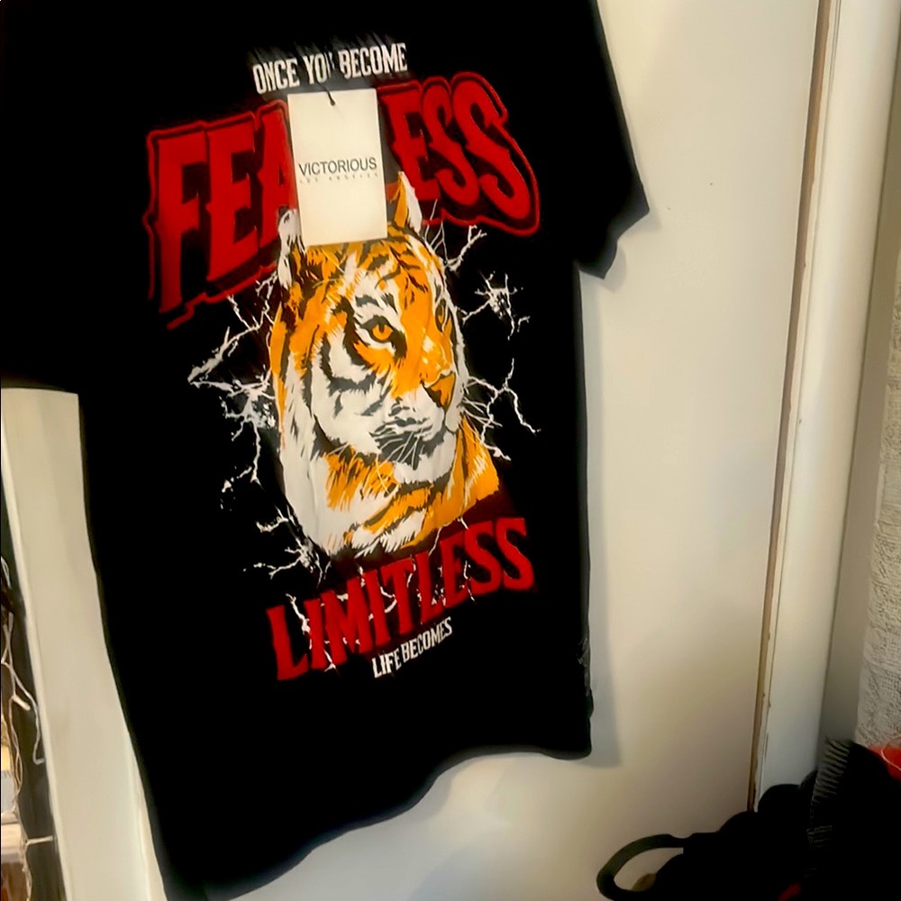 NWT, Victorious Black Fearless Graphic T-Shirt, size Medium - Picture 3 of 5